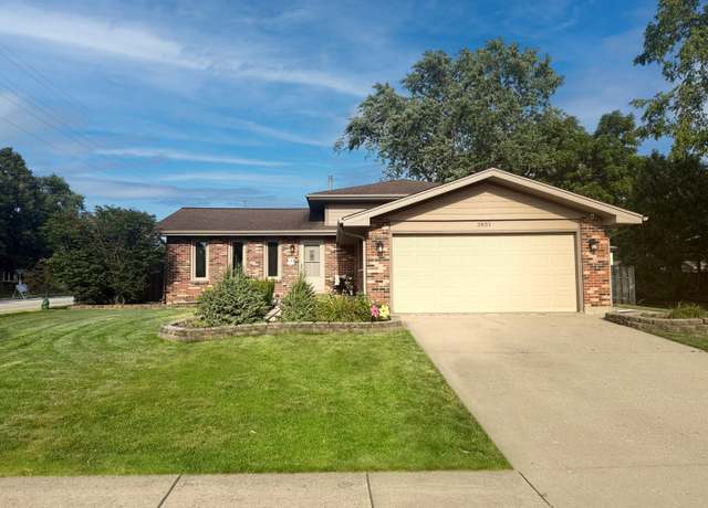 Property at 3851 N Galena Ct, Arlington Heights, IL 60004, 3 beds, 2 baths
