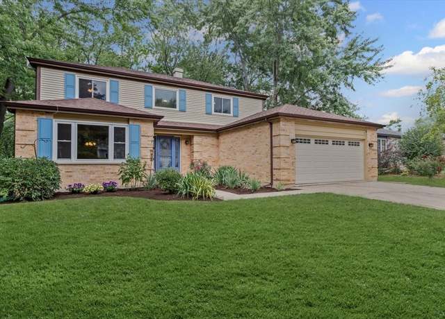 Property at 1602 Nightengale Cir, Lindenhurst, IL 60046, 3 beds, 2.5 baths