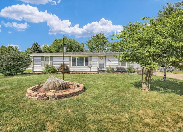 Property at 2208 Mallard Dr, Mahomet, IL 61853, 3 beds, 2 baths