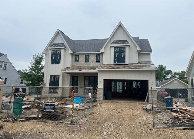 Property at 185 E Oneida Ave, Elmhurst, IL 60126, 5 beds, 4.5 baths