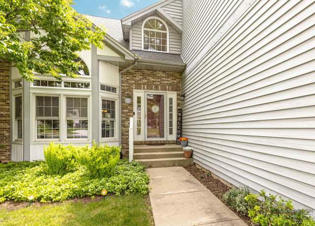 Property at 300 Knox Park Rd, Lake Zurich, IL 60047, 4 beds, 3.5 baths