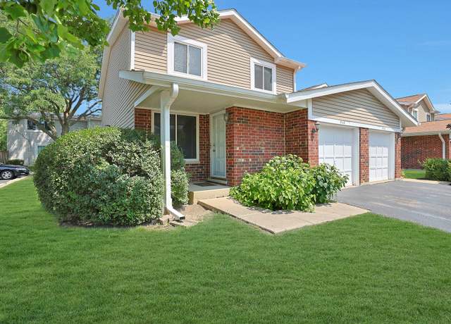 Property at 1968 N Jamestown Dr, Palatine, IL 60074, 3 beds, 2.5 baths