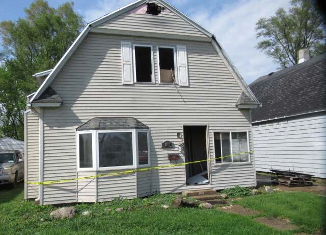 Property at 1503 Griggs St, Danville, IL 61832, 3 beds, 1 bath