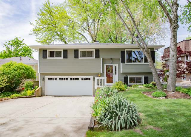 Property at 0N068 Cottonwood Dr, Wheaton, IL 60187, 3 beds, 1.5 baths