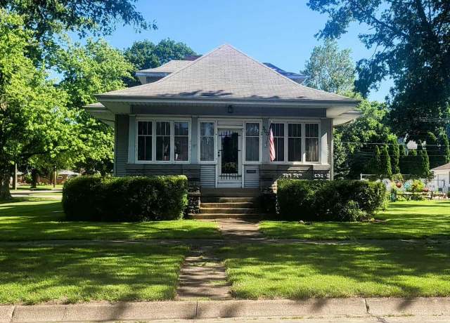 Property at 300 E Ash St, Fairbury, IL 61739, 3 beds, 1 bath