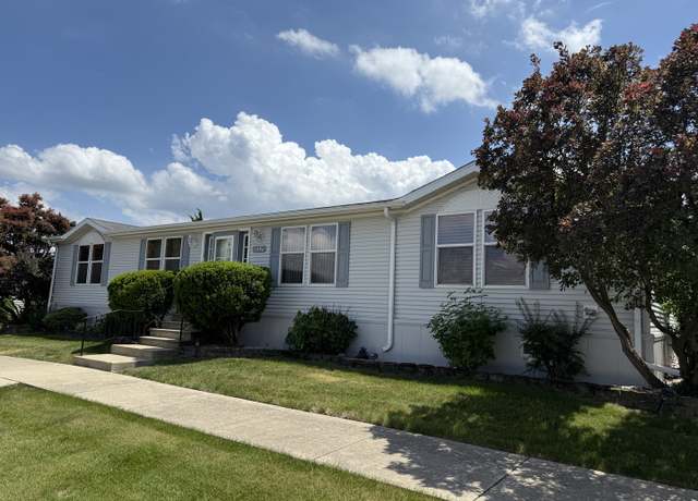 Property at 332 Tulip Cir, Matteson, IL 60443, 3 beds, 2 baths
