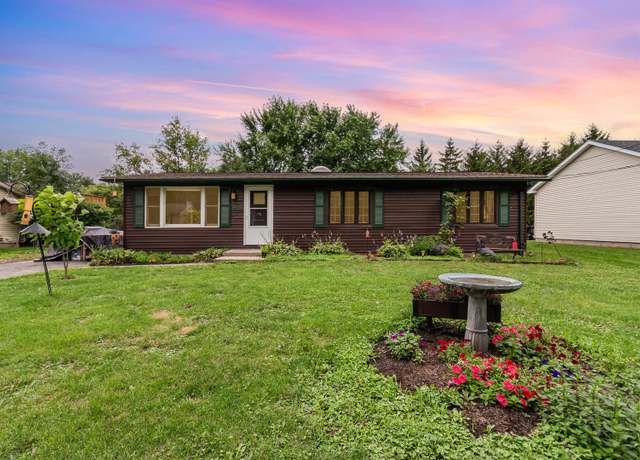 Property at 1420 Manhatas Trl, Algonquin, IL 60102, 3 beds, 1.5 baths