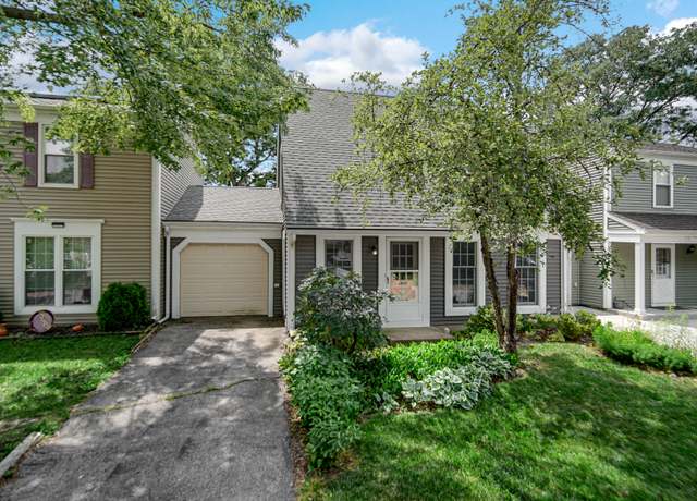 Property at 29W409 White Oak Dr, Warrenville, IL 60555, 2 beds, 2 baths