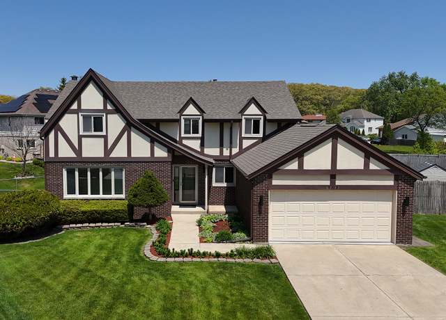 Property at 9733 S Cambridge Ct, Palos Hills, IL 60465, 6 beds, 3.5 baths