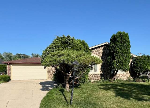 Property at 18921 Oakwood Ct, Country Club Hills, IL 60478, 3 beds, 2 baths