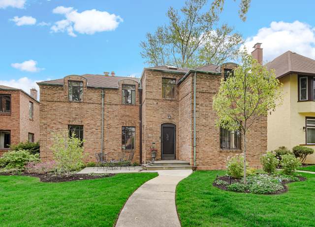 Property at 9305 S Hoyne Ave, Chicago, IL 60643, 5 beds, 2.5 baths