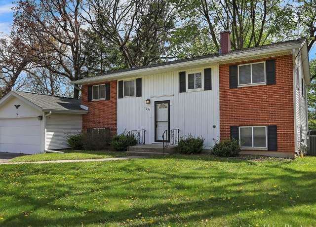 Property at 1291 Banbury Rd, Mundelein, IL 60060, 5 beds, 2 baths