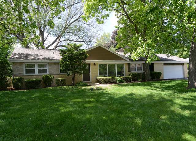 Property at 6N002 Laurel Dr, Medinah, IL 60157, 3 beds, 2 baths