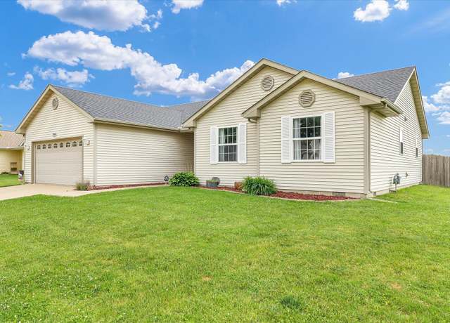 Property at 2406 N Skyline Dr, Urbana, IL 61802, 3 beds, 2 baths
