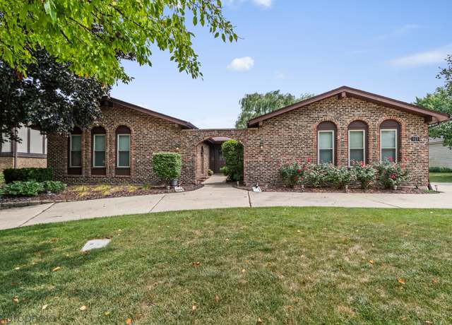 Property at 923 S Stonehedge Ln, Palatine, IL 60067, 3 beds, 2.5 baths