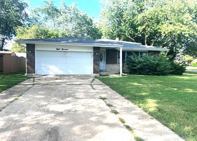 Property at 800 Forest Ct, Bartlett, IL 60103, 3 beds, 2 baths