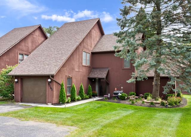 Property at 5051 Woodlake Dr, Loves Park, IL 61111, 2 beds, 2 baths