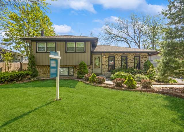 Property at 912 Macgregor Rd, Lockport, IL 60441, 4 beds, 2 baths