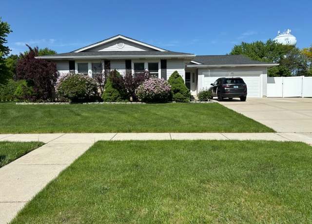 Property at 3991 Whispering Trails Dr, Hoffman Estates, IL 60192, 3 beds, 2.5 baths