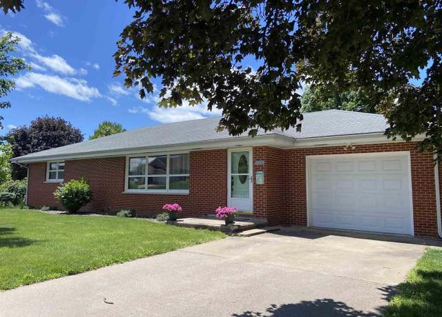 Property at 1018 S Spring St, Palmyra, MO 63461, 2 beds, 1.5 baths