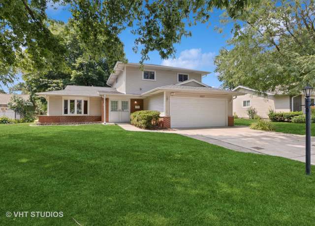 Property at 1027 Duxbury Ln, Schaumburg, IL 60193, 4 beds, 2.5 baths