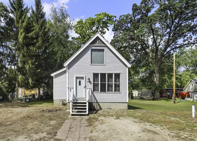 Property at 3014 S Pool St, Mchenry, IL 60051, 2 beds, 1 bath