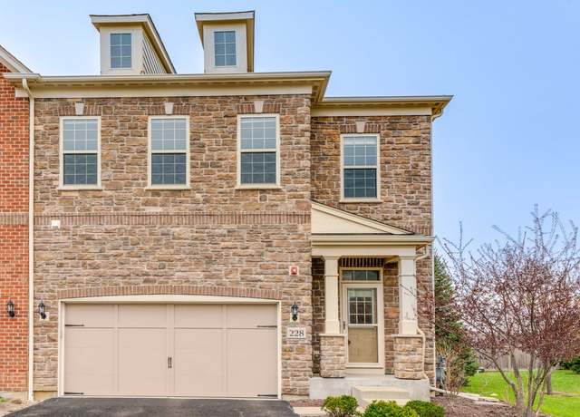 Property at 228 Belmont Dr, Lincolnshire, IL 60069, 3 beds, 3.5 baths
