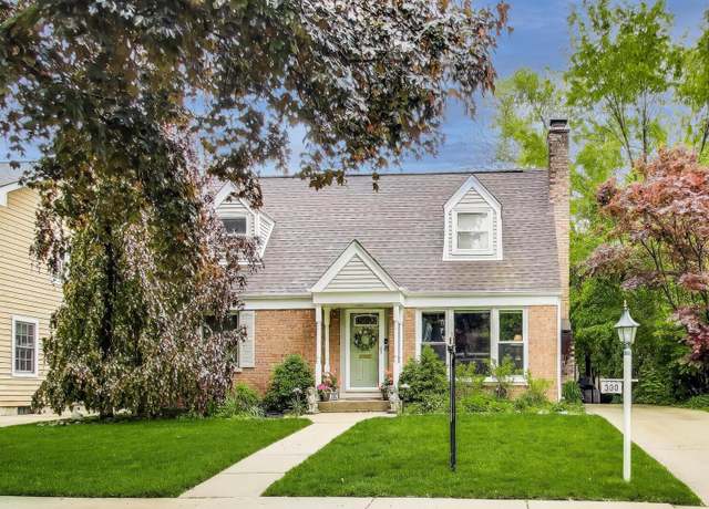 Property at 300 Hollywood Ct, Wilmette, IL 60091, 4 beds, 2 baths