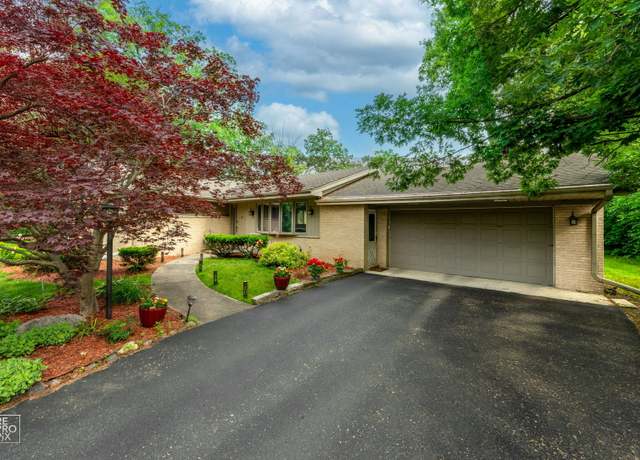 Property at 641 E Belmont Ave, Addison, IL 60101, 5 beds, 2 baths