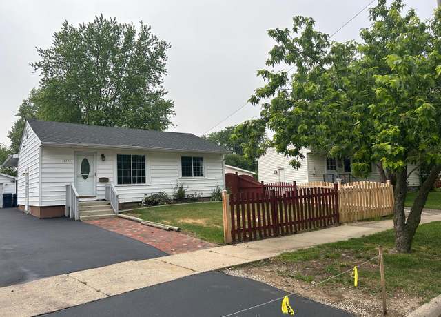 Property at 2246 0ttawa Rd N, Waukegan, IL 60087, 2 beds, 2 baths