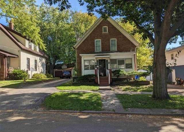 Property at 530 13th St, Rockford, IL 61104, 4 beds, 1.5 baths
