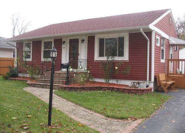 Property at 417 N Park Ave, Aurora, IL 60506, 2 beds, 2 baths