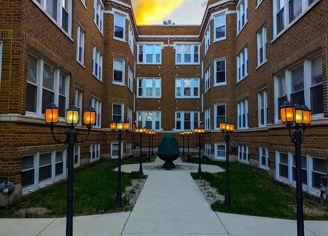 Property at 6912 N Lakewood Ave Unit 1W, Chicago, IL 60626, 2 beds, 2 baths