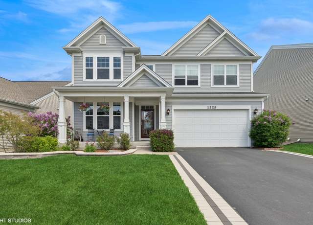Property at 1329 W Courtland St, Mundelein, IL 60060, 4 beds, 2.5 baths
