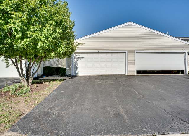 Property at 1640 Hilton Head Dr, Naperville, IL 60563, 3 beds, 2.5 baths