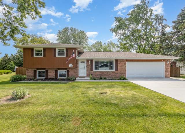 Property at 1910 Heather Ln, Joliet, IL 60431, 3 beds, 2 baths