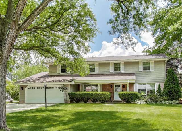 Property at 1501 E Greenwood Dr, Mount Prospect, IL 60056, 4 beds, 2.5 baths
