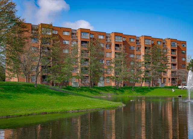 Property at 701 Forum Dr #310, Glenview, IL 60025, 3 beds, 2 baths