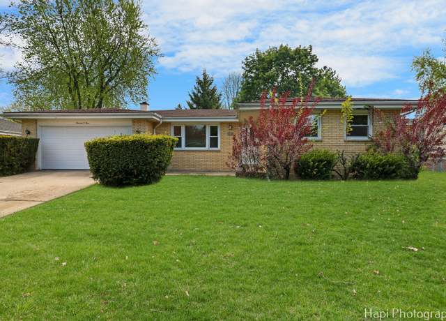 Property at 1903 Sprucewood Ln, Lindenhurst, IL 60046, 3 beds, 1 bath