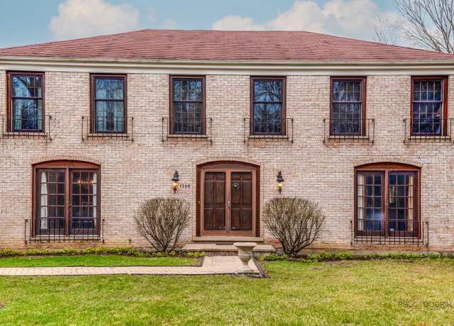 Property at 1200 Winwood Dr, Lake Forest, IL 60045, 4 beds, 2.5 baths