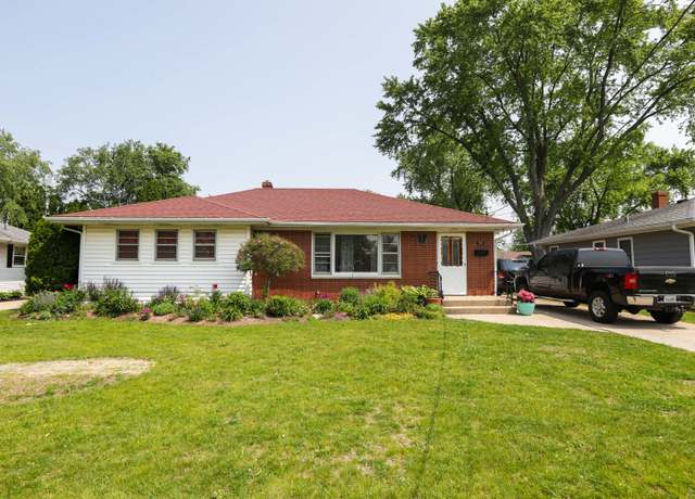 Property at 534 Desmond Dr, Woodstock, IL 60098, 3 beds, 1.5 baths
