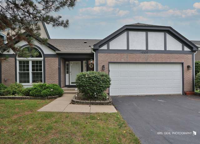 Property at 6109 Golfview Dr, Gurnee, IL 60031, 3 beds, 3.5 baths