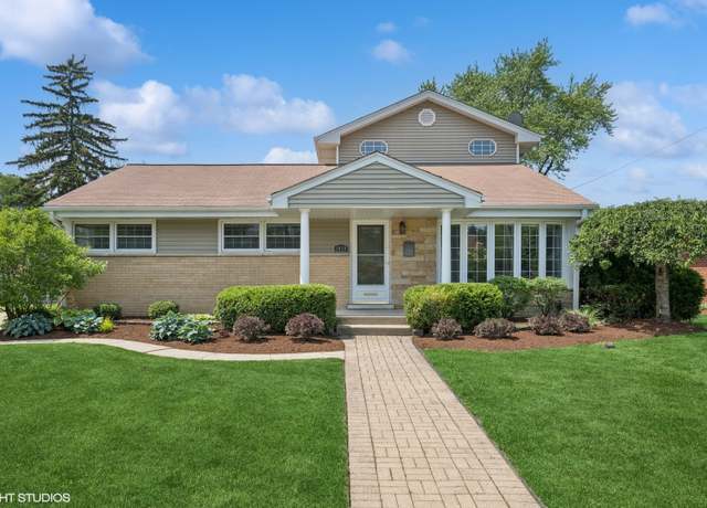 Property at 1419 W Miner St, Arlington Heights, IL 60005, 5 beds, 3 baths