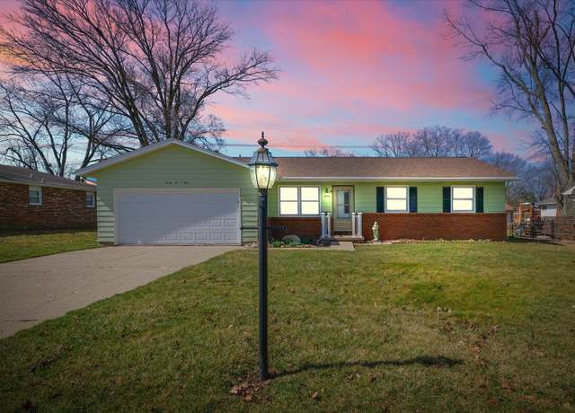 Property at 2601 S Anderson St, Urbana, IL 61801, 3 beds, 1.5 baths