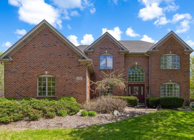 Property at 256 Willowwood Dr, Oswego, IL 60543, 5 beds, 2.5 baths