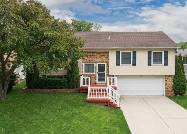 Property at 18 Yew Ct, Bloomington, IL 61701, 4 beds, 3 baths