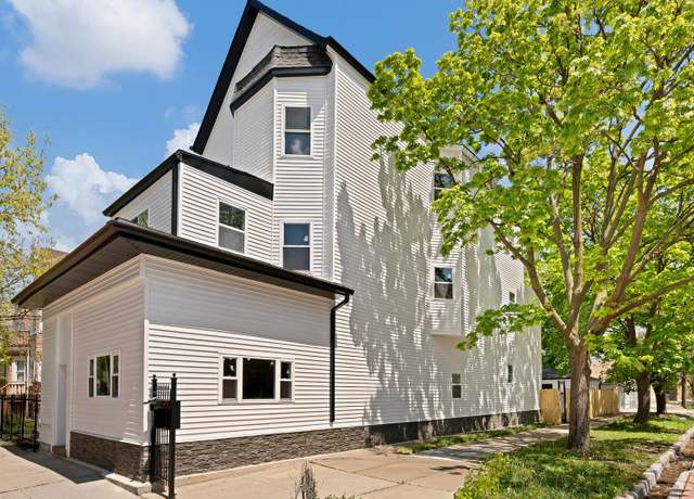 Property at 2901 N Sacramento Ave, Chicago, IL 60618, 10 beds, 4 baths