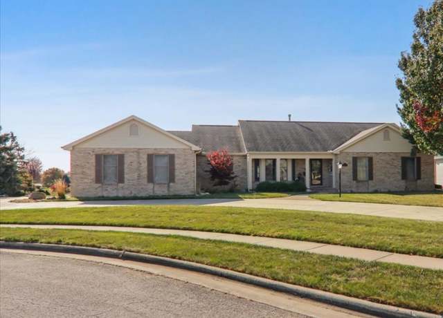 Property at 15 Smokey Ct, Bloomington, IL 61704, 4 beds, 3 baths