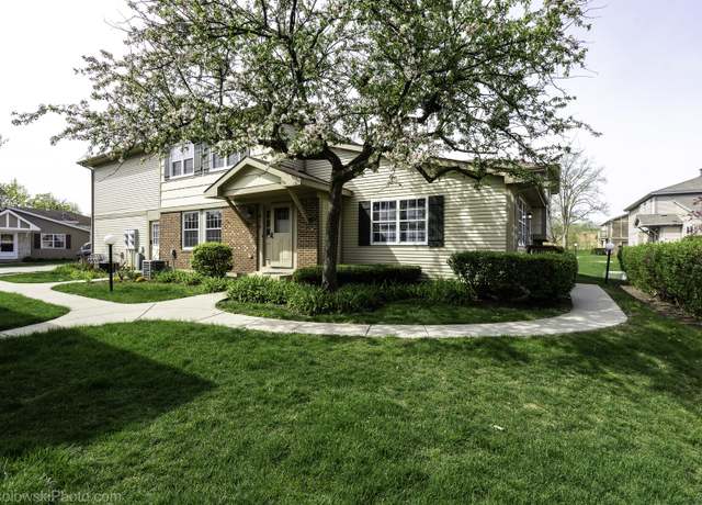 Property at 418 Tanglewood Ct, Vernon Hills, IL 60061, 2 beds, 1.5 baths