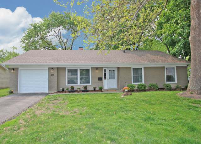 Property at 215 Hobble Bush Dr, Lake Zurich, IL 60047, 4 beds, 2 baths